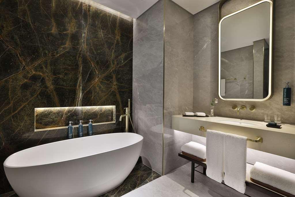 Embassy Suites By Hilton Dubai Business Bay Room photo